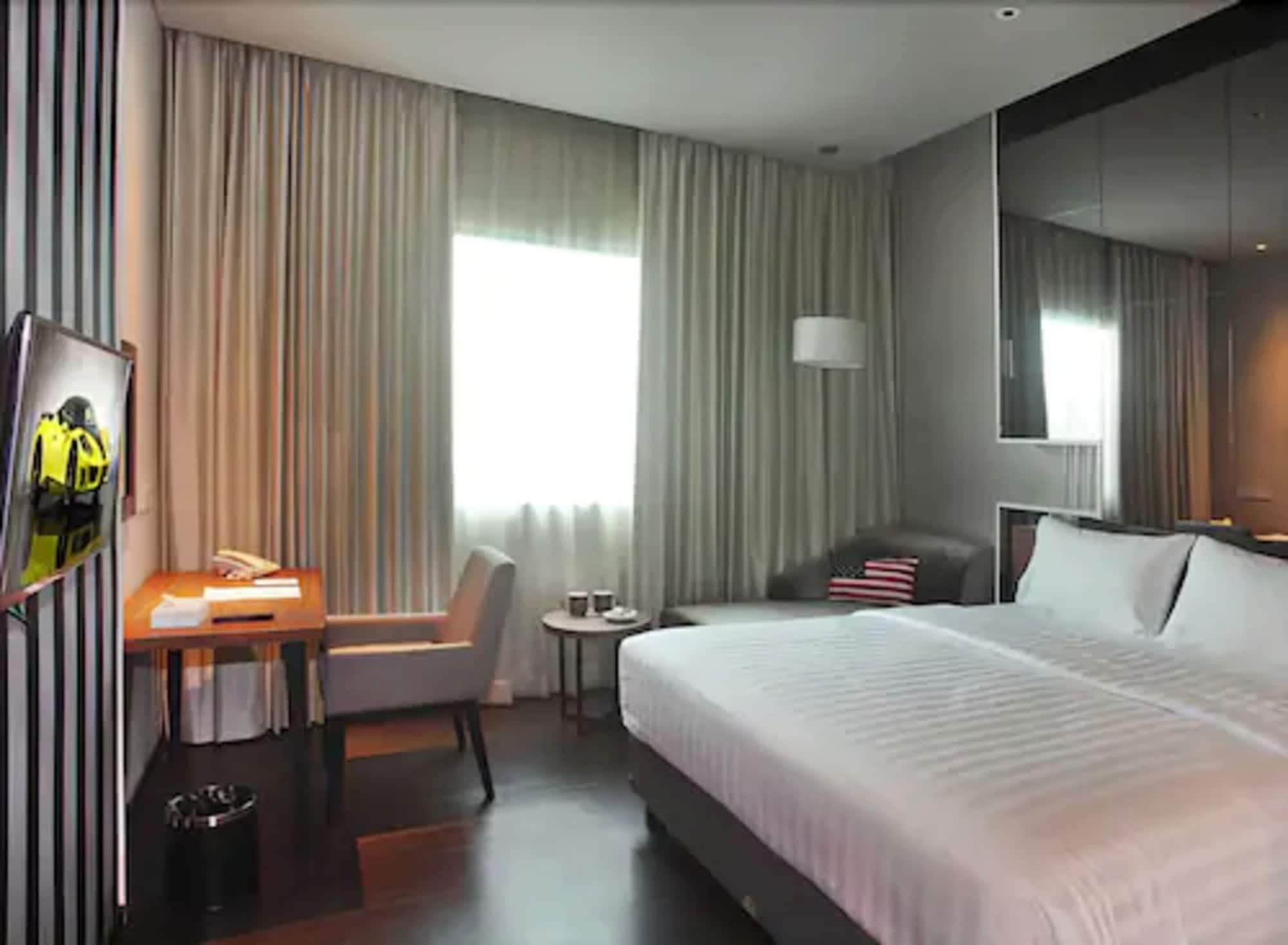Cabin Hotel Jakarta Exterior foto